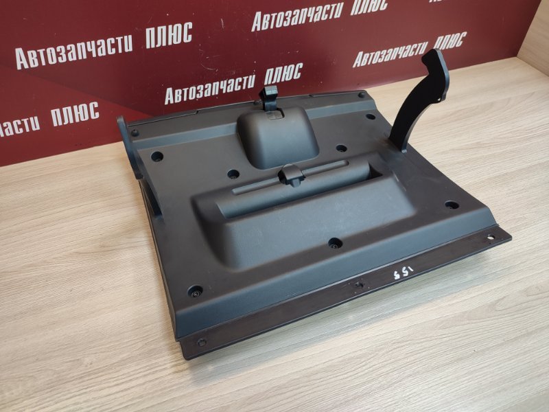 Крышка бардачка