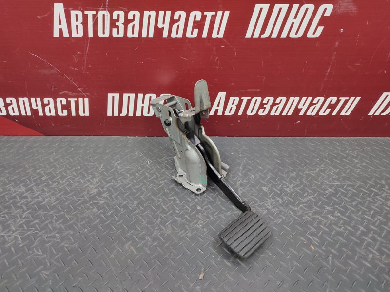 Педаль тормоза
