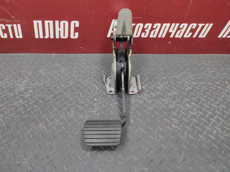 Педаль тормоза