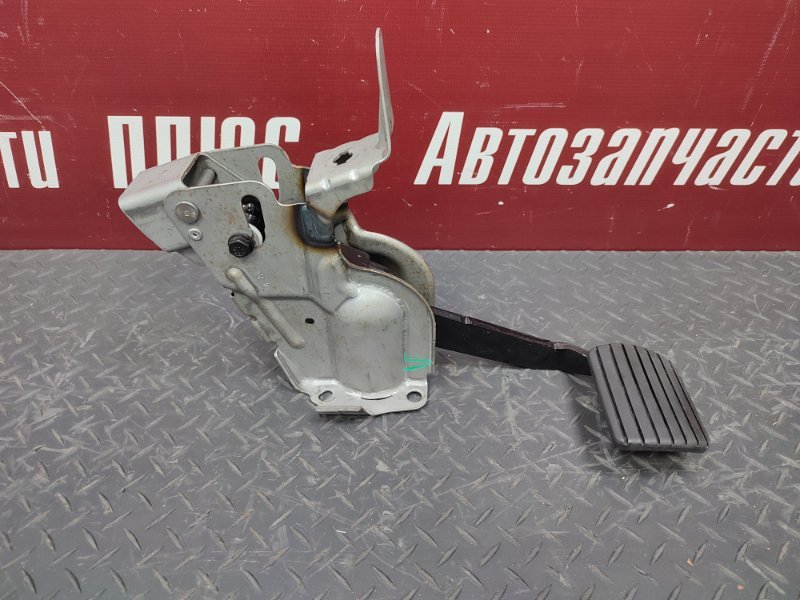 Педаль тормоза