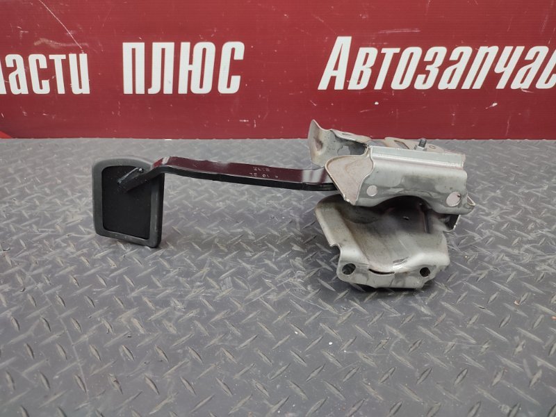 Педаль тормоза