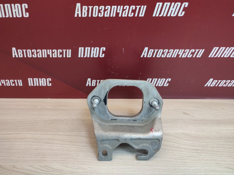 Кронштейн опоры двигателя