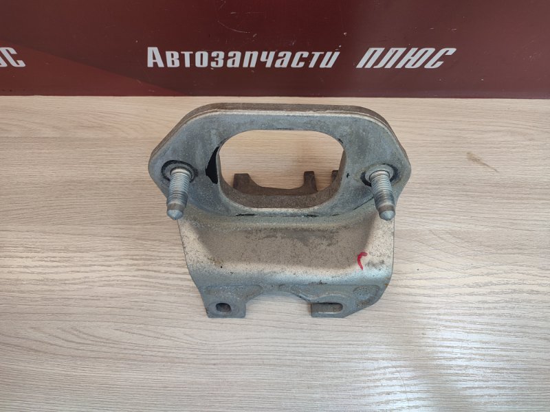 Кронштейн опоры двигателя