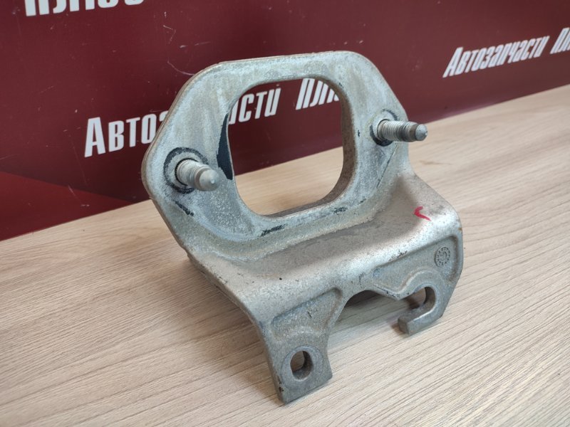 Кронштейн опоры двигателя