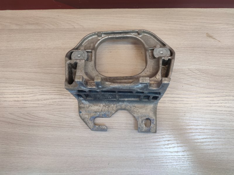 Кронштейн опоры двигателя