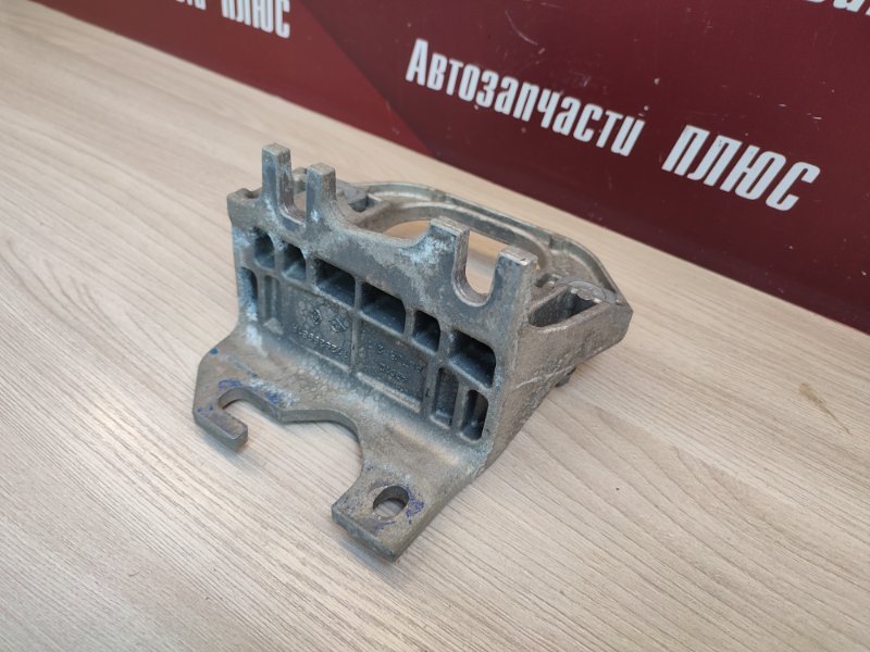 Кронштейн опоры двигателя