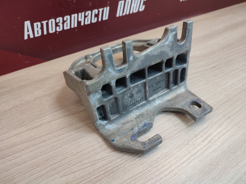 Кронштейн опоры двигателя