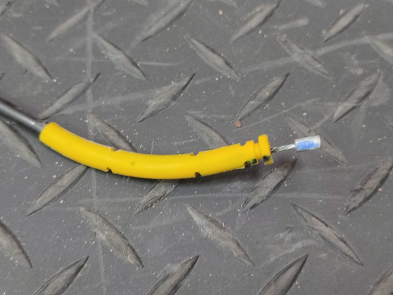 Трос замка капота