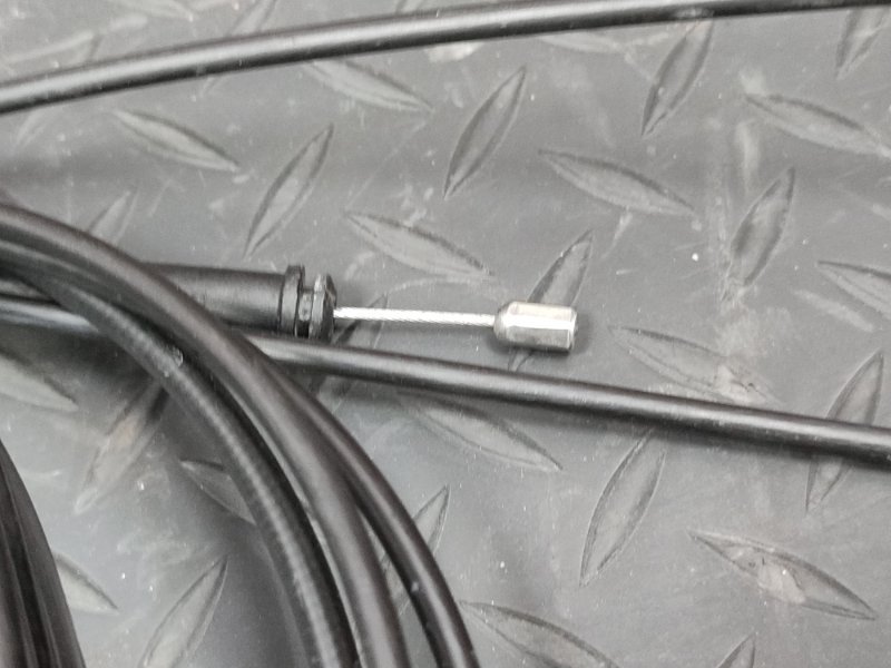 Трос замка капота