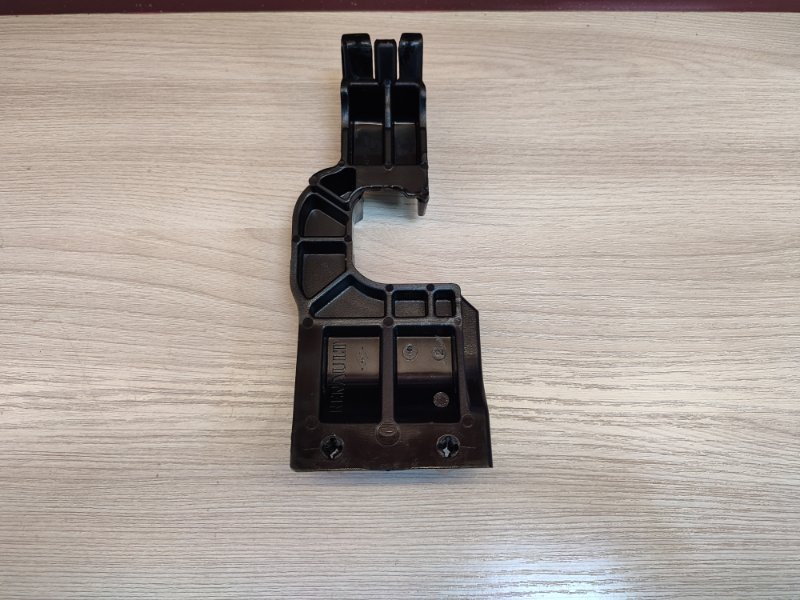 Кронштейн замка багажника