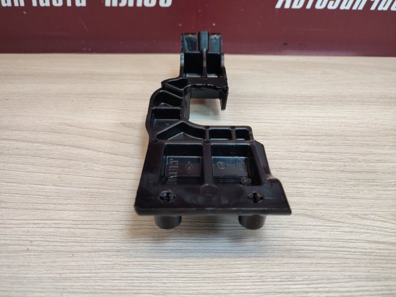 Кронштейн замка багажника