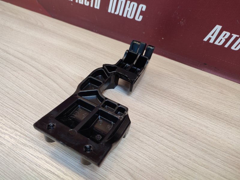 Кронштейн замка багажника