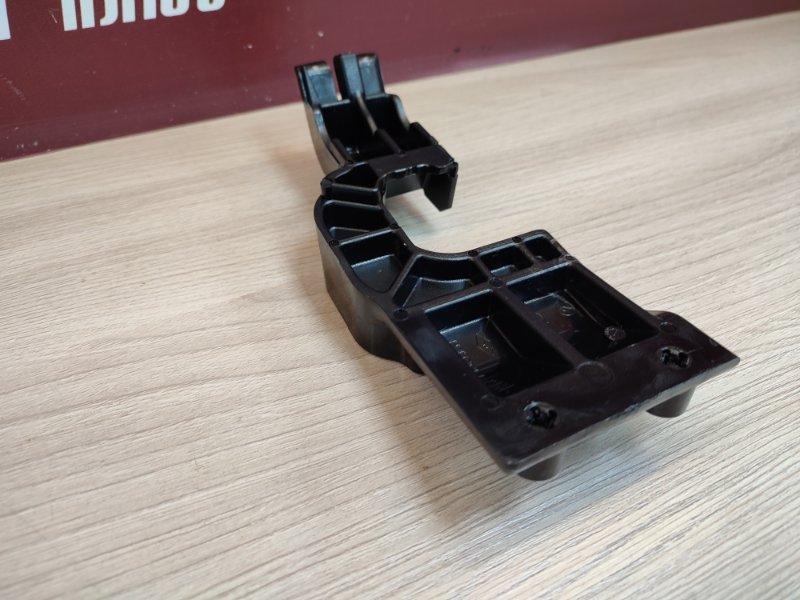 Кронштейн замка багажника