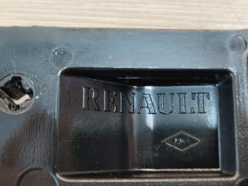 Кронштейн замка багажника