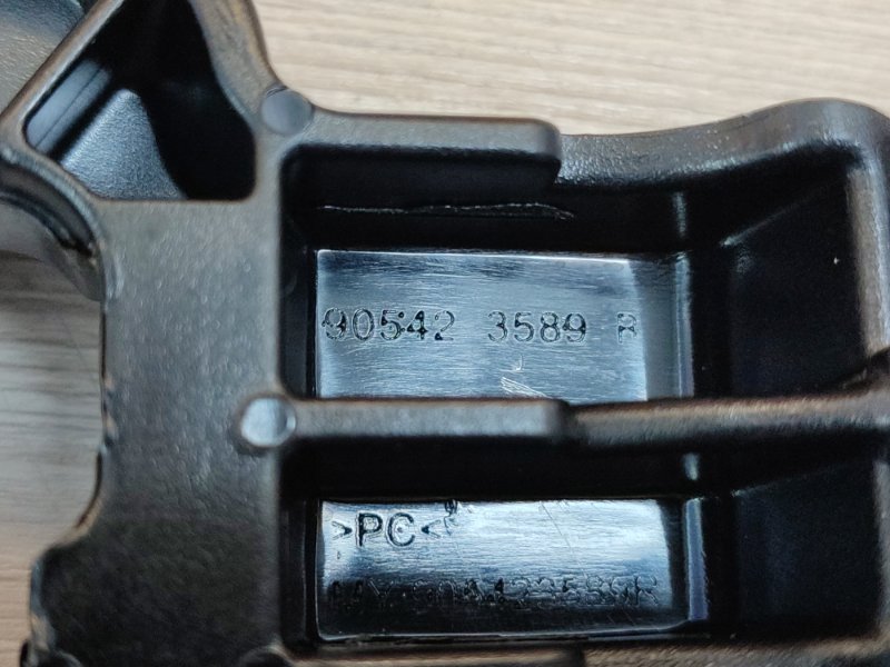 Кронштейн замка багажника