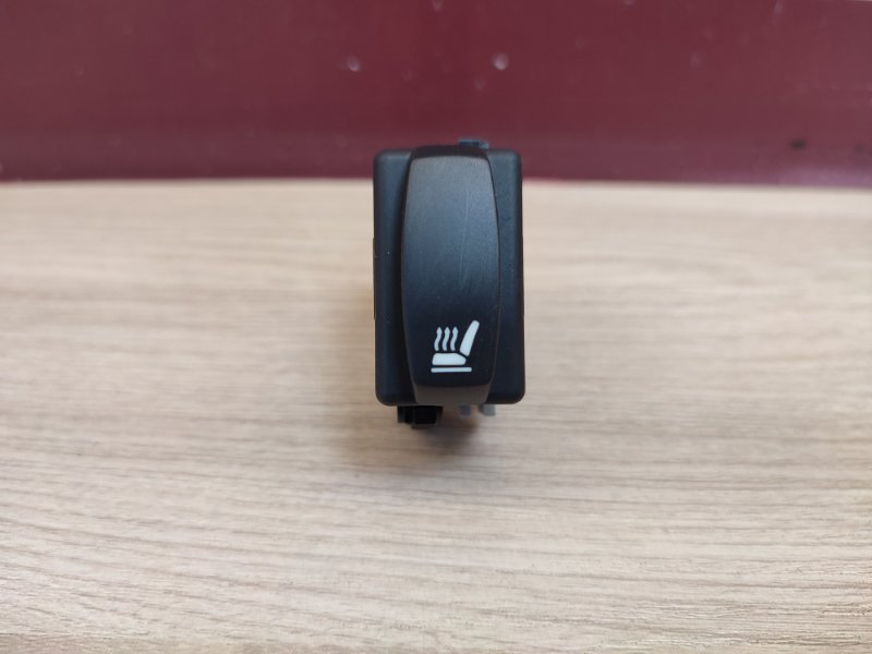 Кнопка обогрева сидений