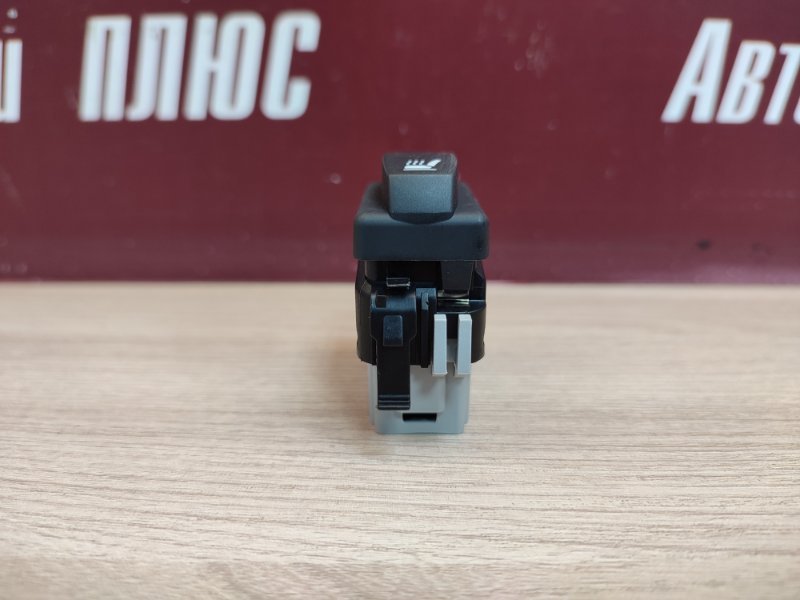 Кнопка обогрева сидений