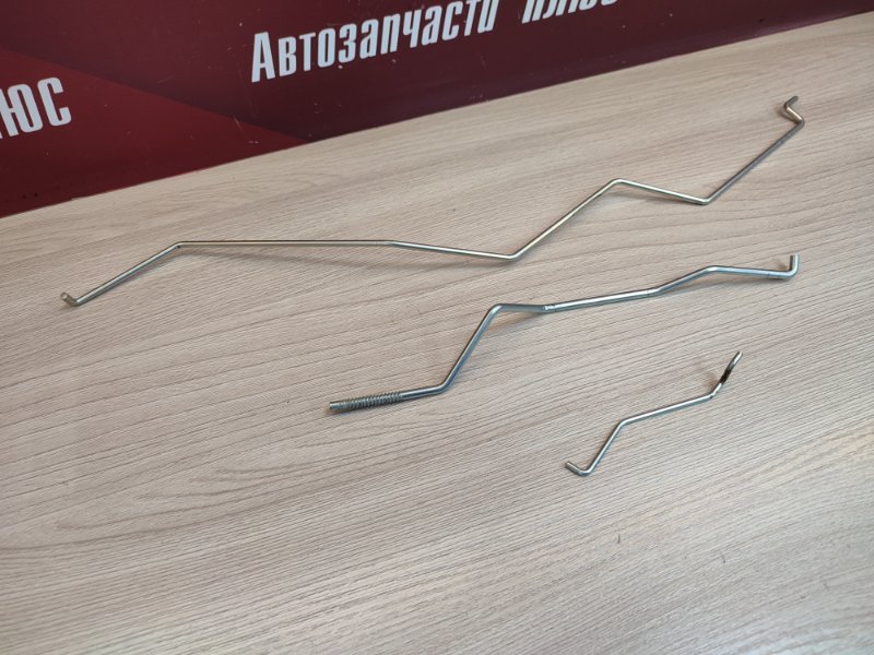 Тяга замка двери