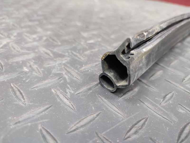 Уплотнитель жабо