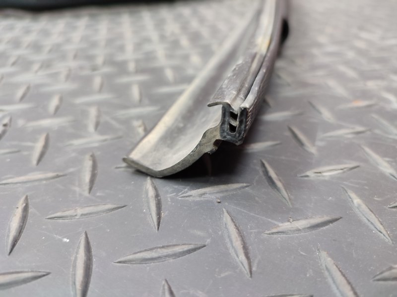 Уплотнительная резинка крыши