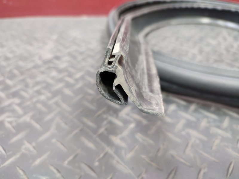 Уплотнительная резинка крыши