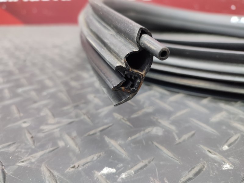 Уплотнитель проема      двери