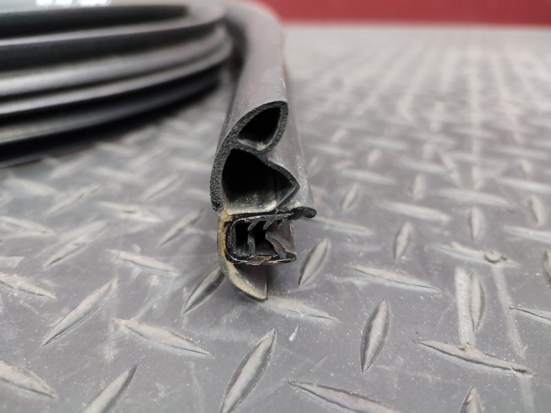 Уплотнитель проема      двери