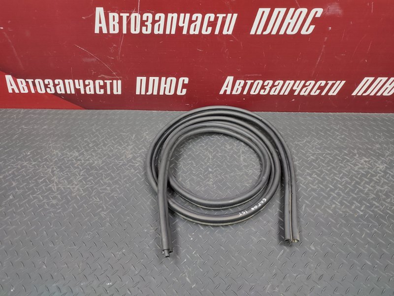 Уплотнительная резинка крышки багажника