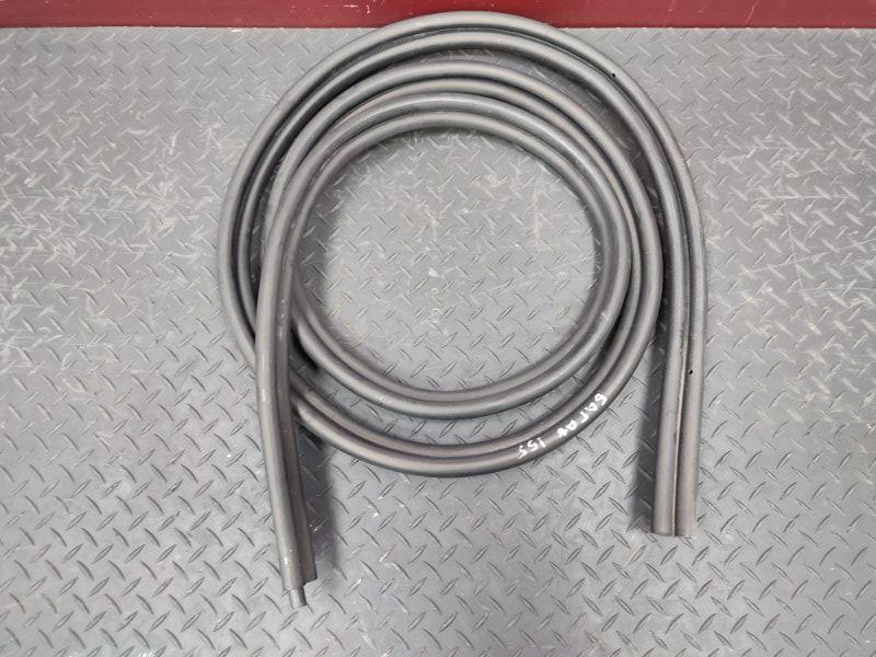 Уплотнительная резинка крышки багажника