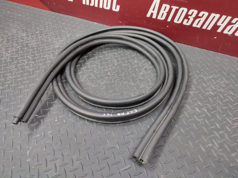 Уплотнительная резинка крышки багажника