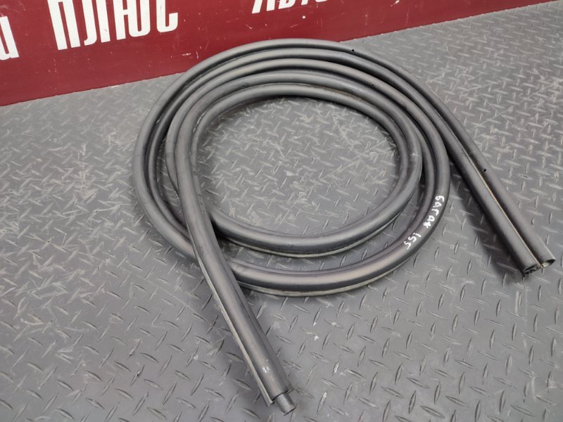 Уплотнительная резинка крышки багажника