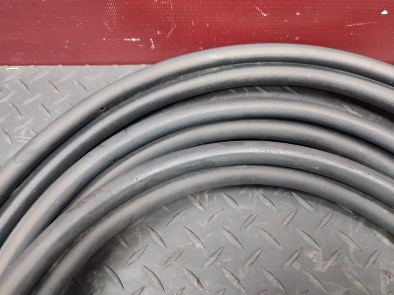 Уплотнительная резинка крышки багажника