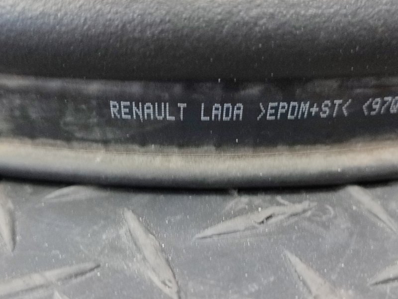 Уплотнительная резинка крышки багажника