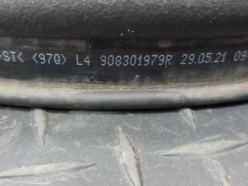 Уплотнительная резинка крышки багажника