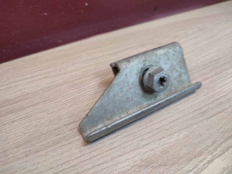 Крепление акб