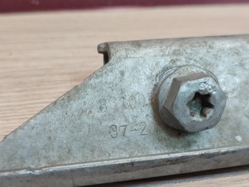 Крепление акб