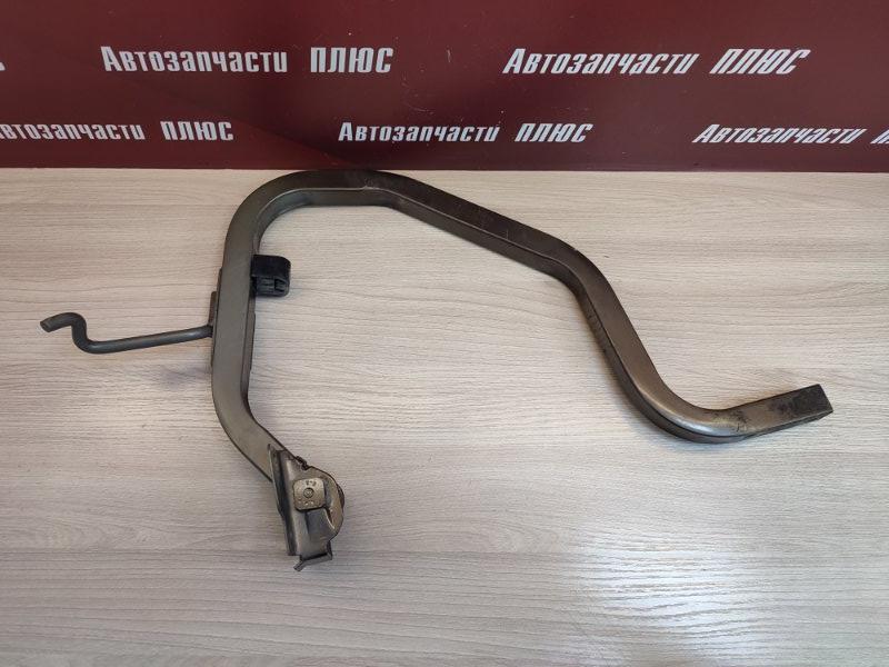 Петля крышки багажника