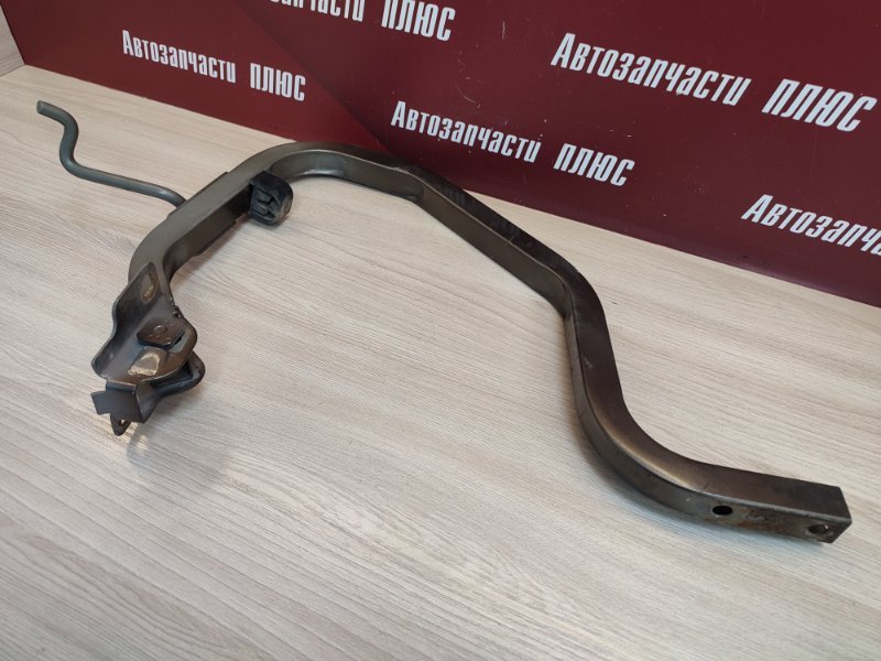 Петля крышки багажника