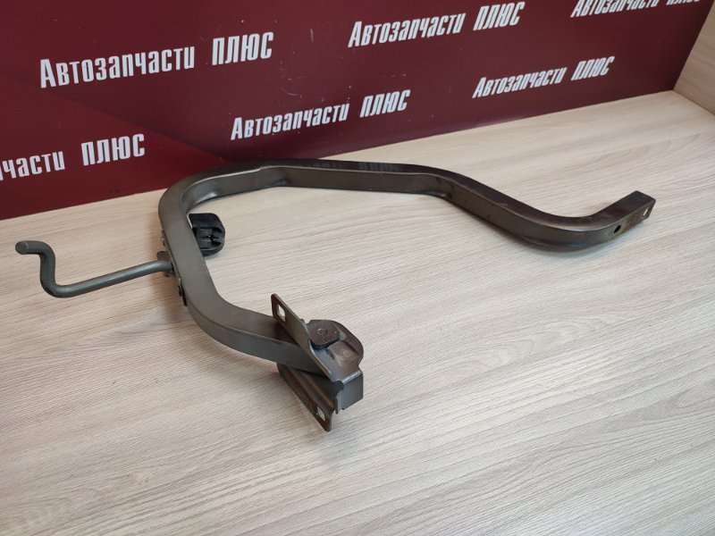 Петля крышки багажника