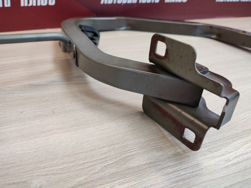 Петля крышки багажника