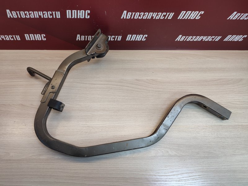 Петля крышки багажника