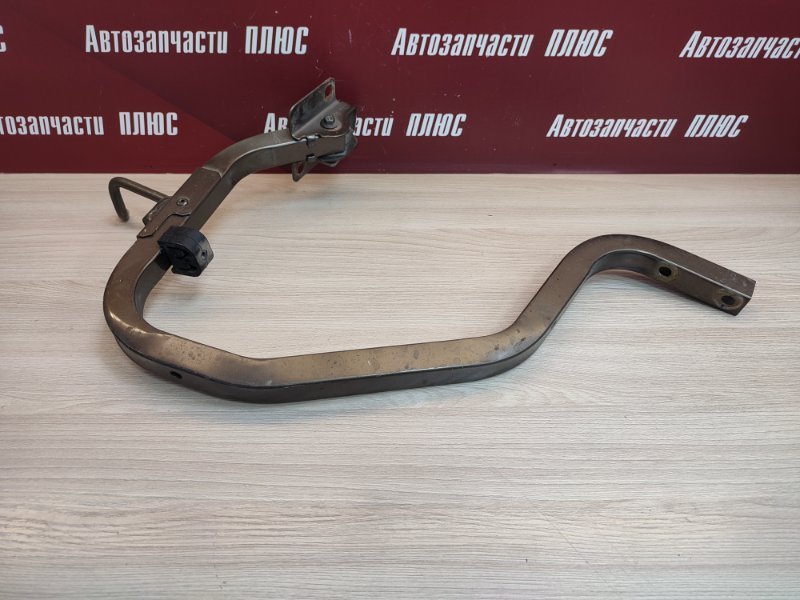 Петля крышки багажника