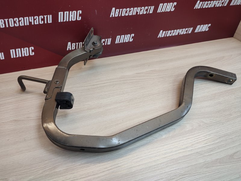 Петля крышки багажника