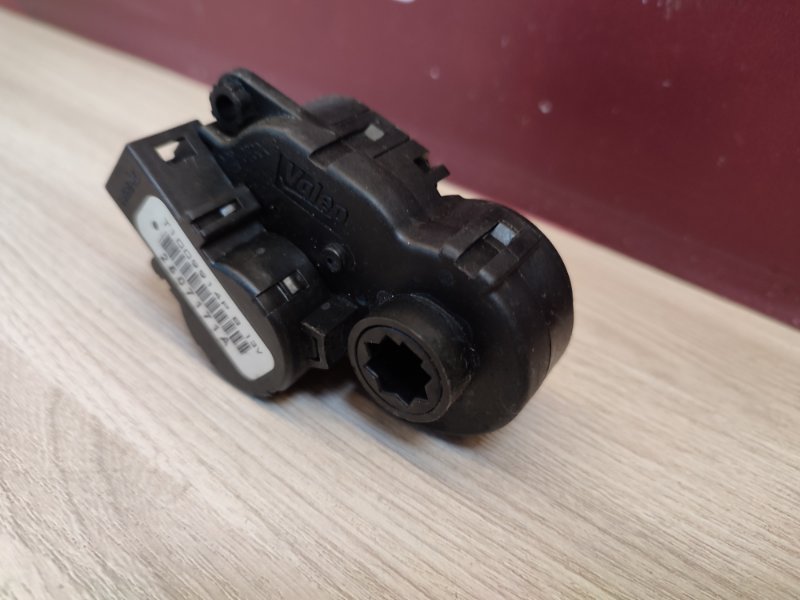 Сервопривод заслонки печки