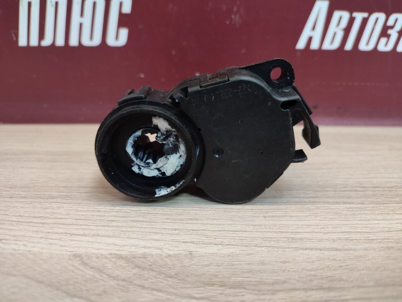 Сервопривод заслонки печки