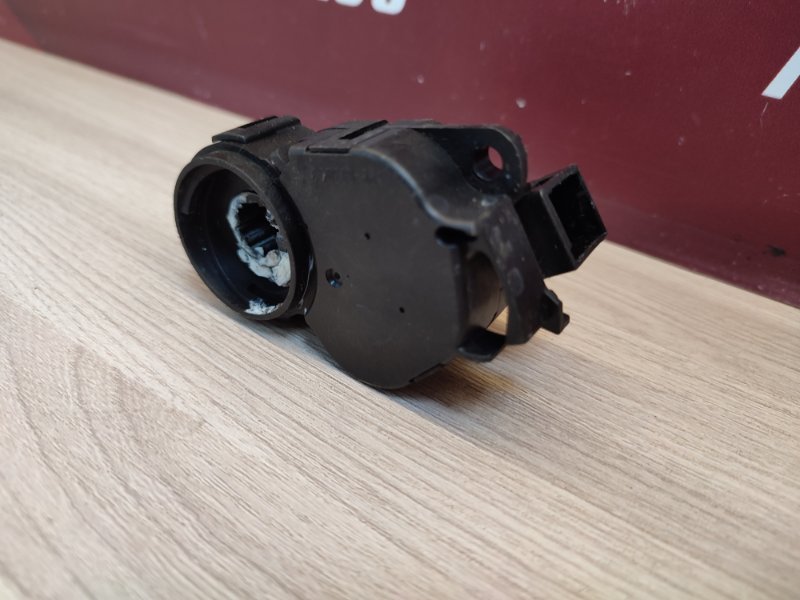 Сервопривод заслонки печки