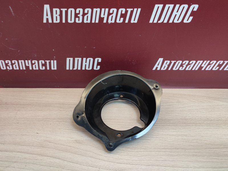 Горловина лючка бензобака