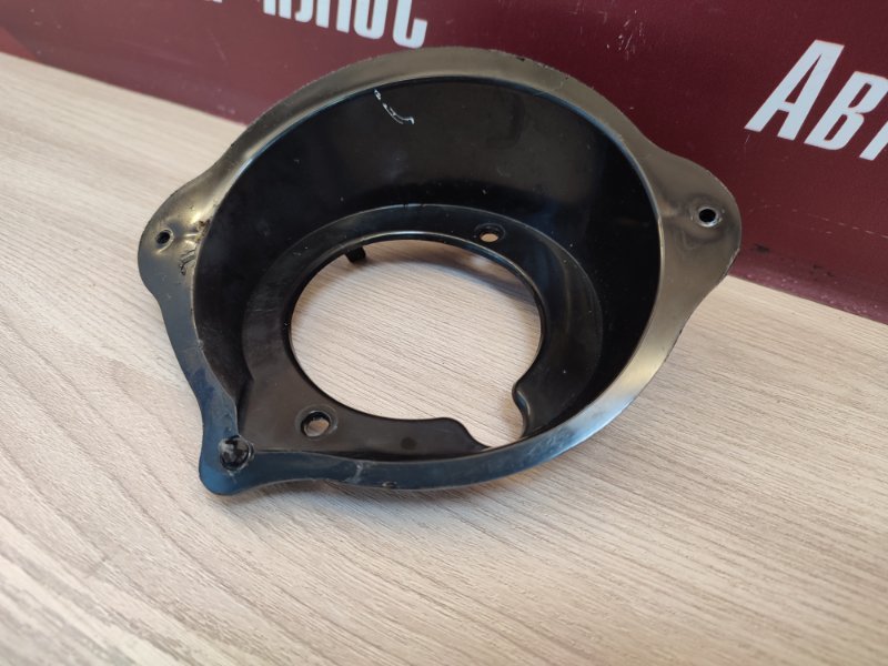 Горловина лючка бензобака