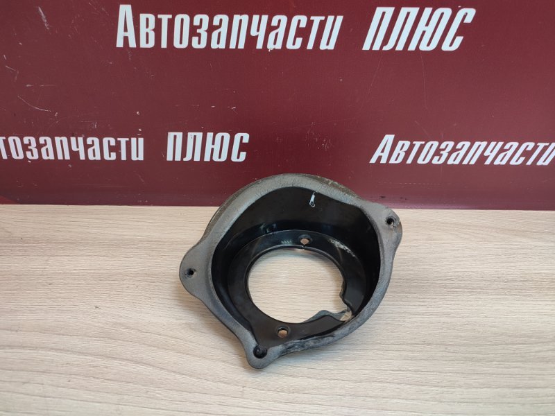 Горловина лючка бензобака