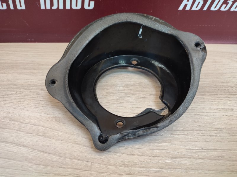 Горловина лючка бензобака